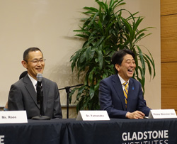 Yamanaka and Prime Minister Abe at the Gladstone Institutes